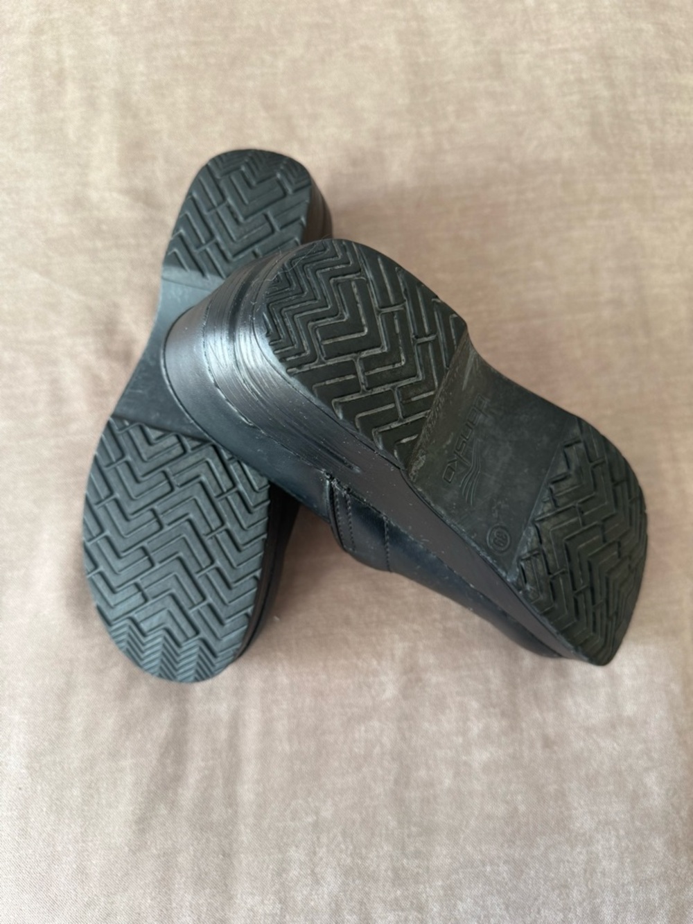 Dansko Black Leather Clogs Size 39 Slip On Nursing Work Shoes - Picture 3 of 4